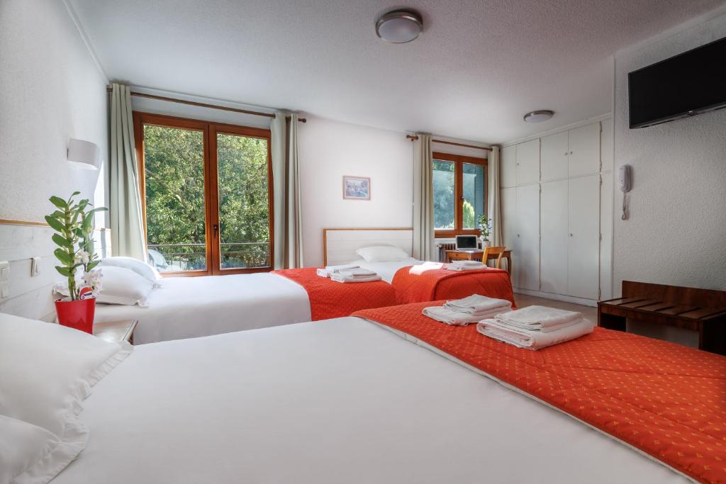 family-room-hotel-saint-clair-lourdes