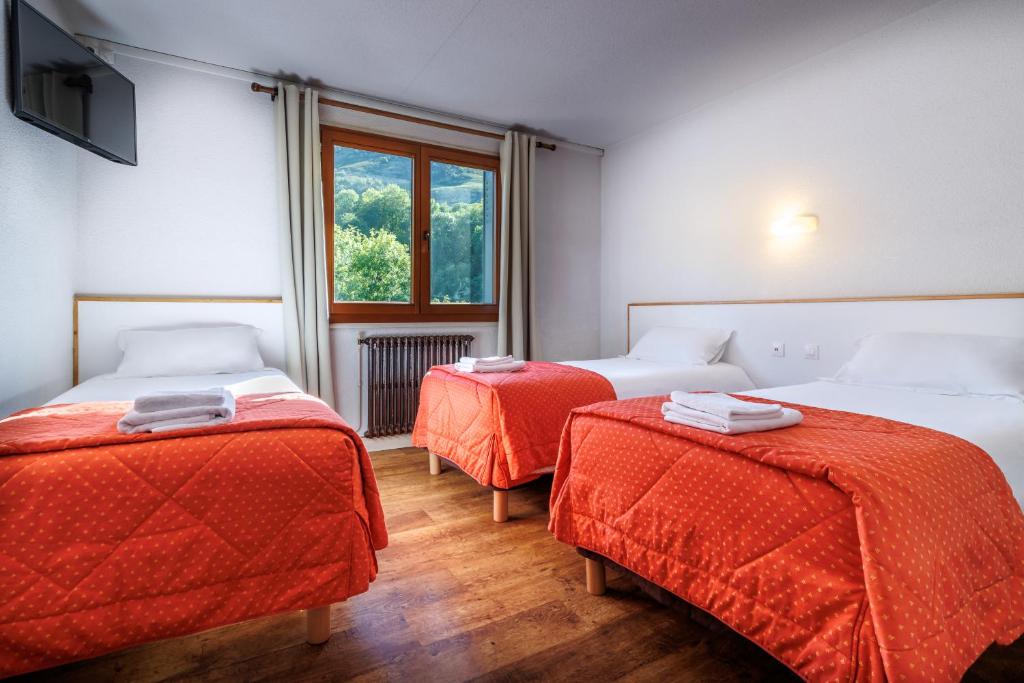 chambre-triple-hotel-lourdes