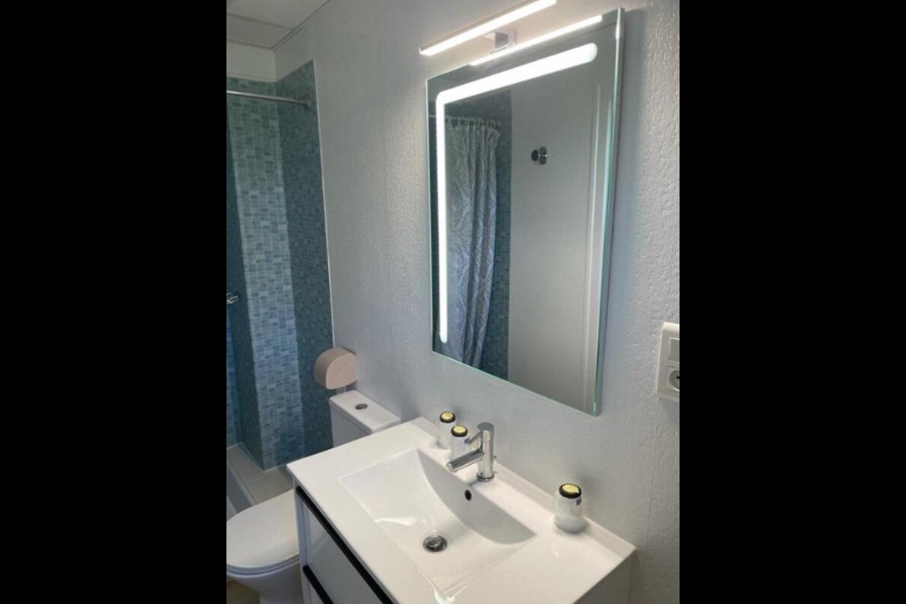 bathroom-triple-room-hotel-lourdes